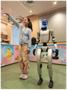 硬科技+软情感 肯德基携手智能机器人打造六一科技奇趣派对